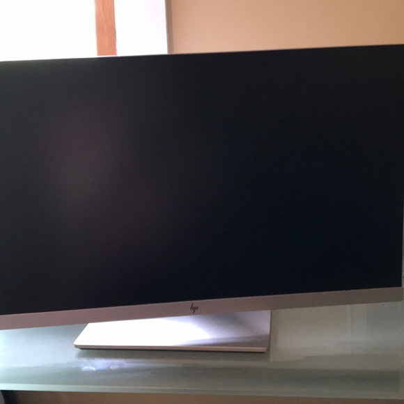 21” HP E233 computer monitor - Picture 2 of 4